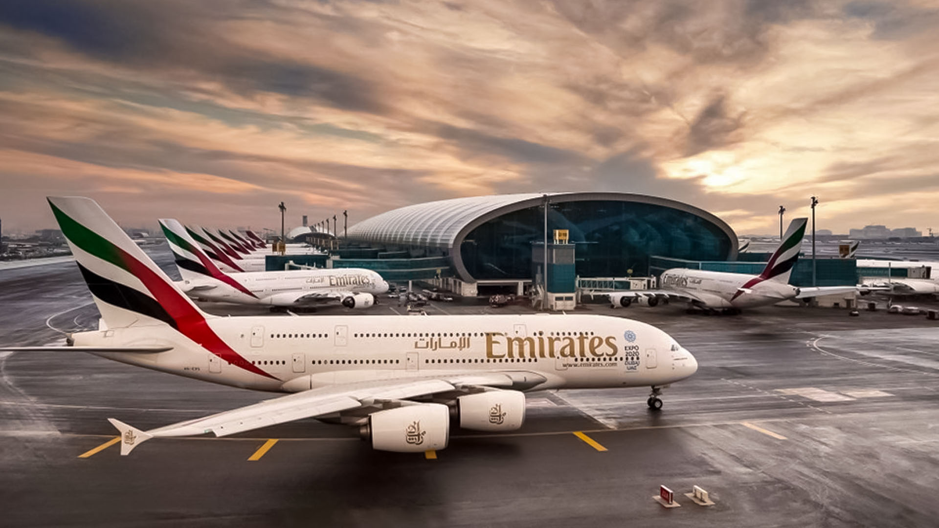مطارات الإمارات تشهد قفزة المسافرين بنسبة 100 بالمئة UAE